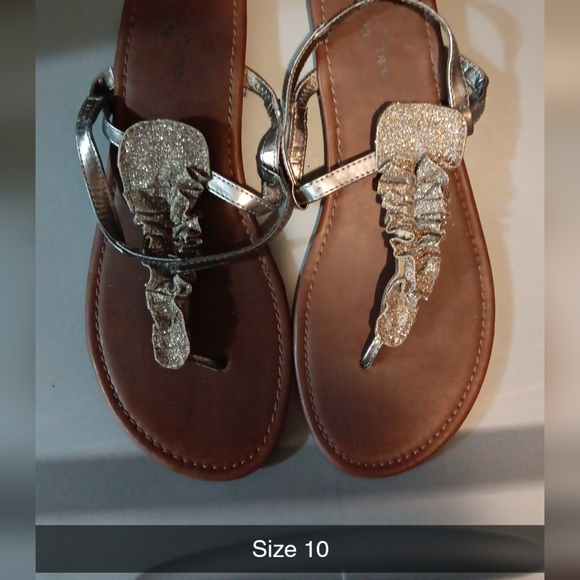 Sandals - Picture 2 of 3